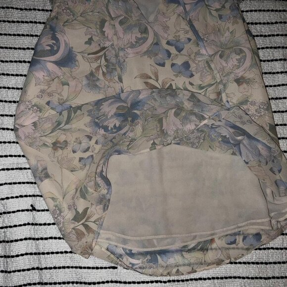 CLEARANCE Rose And Olive sleeveless, ruffle detail, front tie, fully lined - Picture 4 of 5